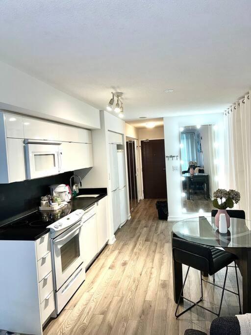 Luxurious Condo In The Center Of Downtown Toronto Extérieur photo