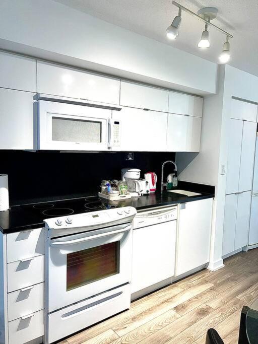 Luxurious Condo In The Center Of Downtown Toronto Extérieur photo